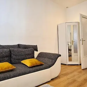 Wiener Buddha Style Flat With Inner Garden- Marzstrasse Viena