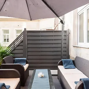  Appartement Luxurious And Spacious 5 Min Walk To City Center, 1-2